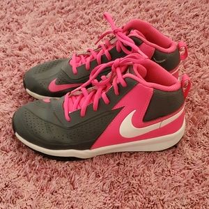 Nike Team Hustle D7 Sneakers